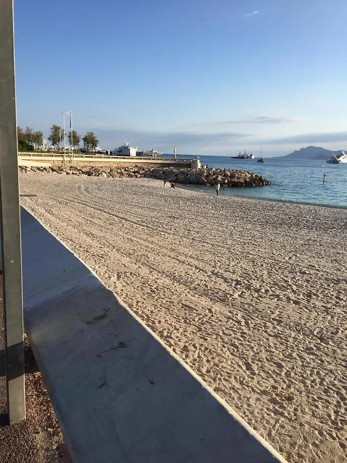 Cannes, France Studio Cosy