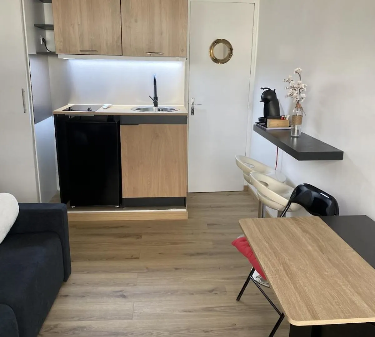 Cannes, France Studio Cosy צרפת