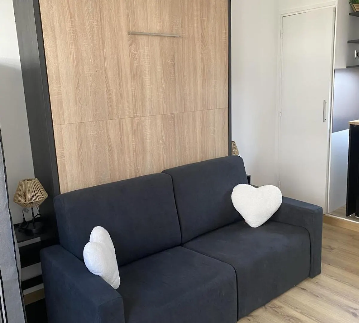 Cannes, France Studio Cosy קאן